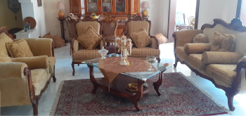 صالون مستعمل للبيع مؤلف من كنباية 3 مقاعد وكنباية من مقعدين وكنبايتين