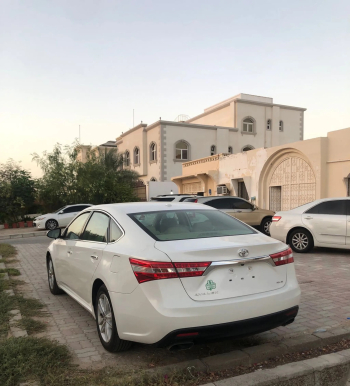 تويوتا أفالون 2015 أبيض لؤلؤي