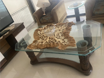 غرف قعده مستعمله للبيع مؤلفه من 4 كنايات وثلاثيه وطاوله خشب فخمه وطاولتين صغار