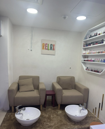 صالون للبيع