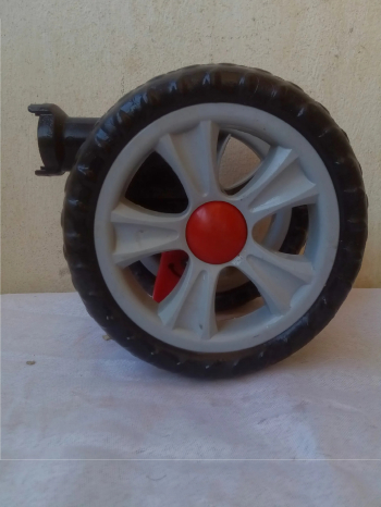 عجل عربيات أطفال بحاله جيده للبيع بالواحده بدون تركيب أو إصلاح