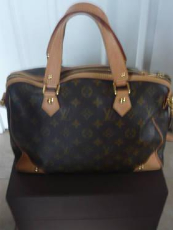 Authentic Louis Vuitton Suhali Lockit Medium Black for sale in Cranford, New Jersey