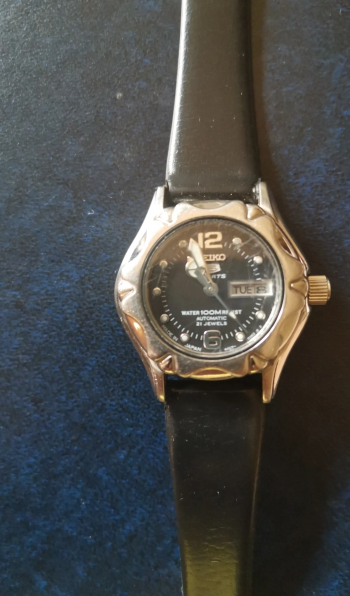 Seiko Five Automatic lady watch ...Waterproof with day and date. Watch in perfect working condition