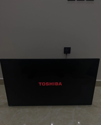 تلفزيون توشيبا 40 بوصه led يشغل 60 فريم ينفع لالعاب وجوده ممتازه وينفع تلفزيون عادي ال