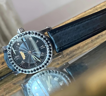 ساعات متنوعة مستخدمة watch - watches