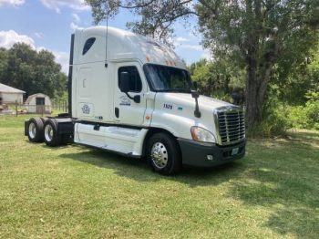 2012 Freightliner cascadia w/ full overhaul.