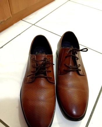 ID shoes unused. Euro 43