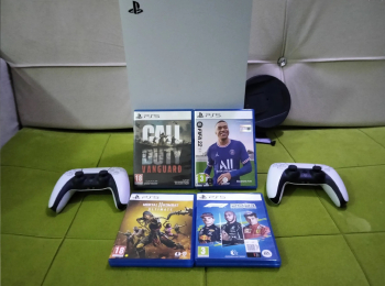 جهاز بلايستيشن 5 مع ذراعين تحكم واربع العاب ( فيفا 2022/ call of duty/ سباق سيارات /حرب الشوا