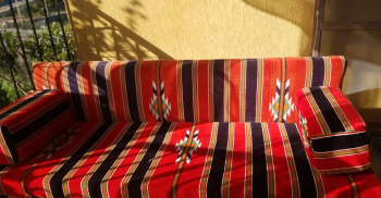 قعده عربيه مؤلفه من 6 كنابايات بحاله جيده جدا لبيت صيفي لمن يهمه الامر 200$ فقط