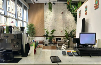 محل كوفي شوب و حلويات مجهز بالكامل