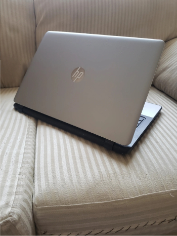 Hp  i 3  4rth gen  8GB Ram 15.6 hdmi 400aed