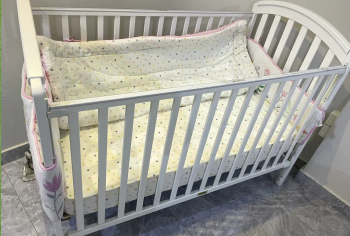 Baby Crib with bedding set and mattress