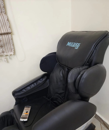كرسي مساج وتدليك للجسم والظهر