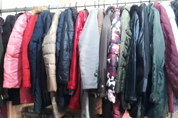 البسة جديدة و ستوك باب اول للبيع نسائي رجالي ولادي في البقاع الغربي Women's Clothing Men's Boys