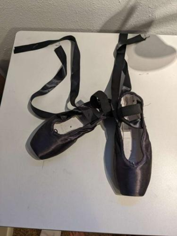 Black Swan Ballet Pointe Shoes Size 6-6.5 in Orem, Utah