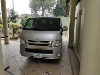 Toyota Hiace 2015