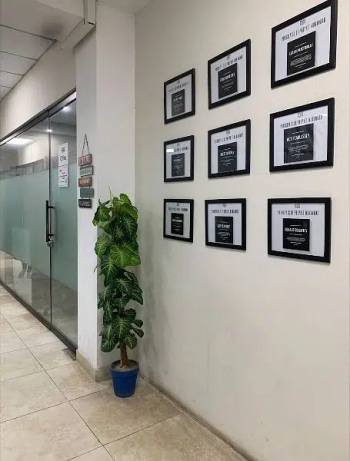 We are looling for Female Staff (IT Sales)